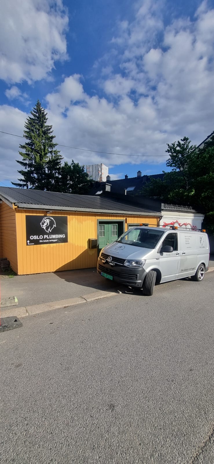 Oslo Plumbing bil og kontor sammen